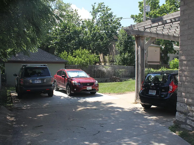 3232 Summit St — Photo 44