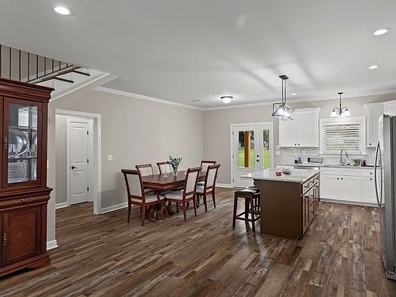 5th image of 2357 Calhoun Dr