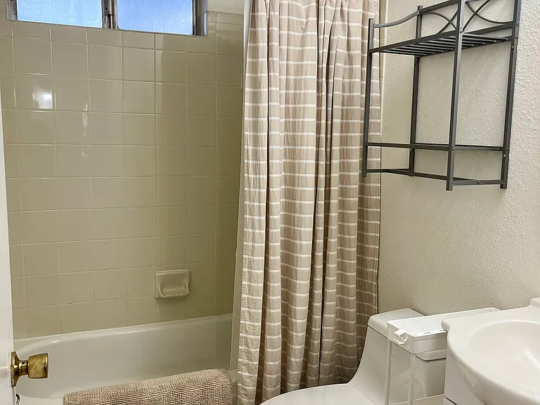 6401 Saint Nicholas Cir #20 — Photo 11