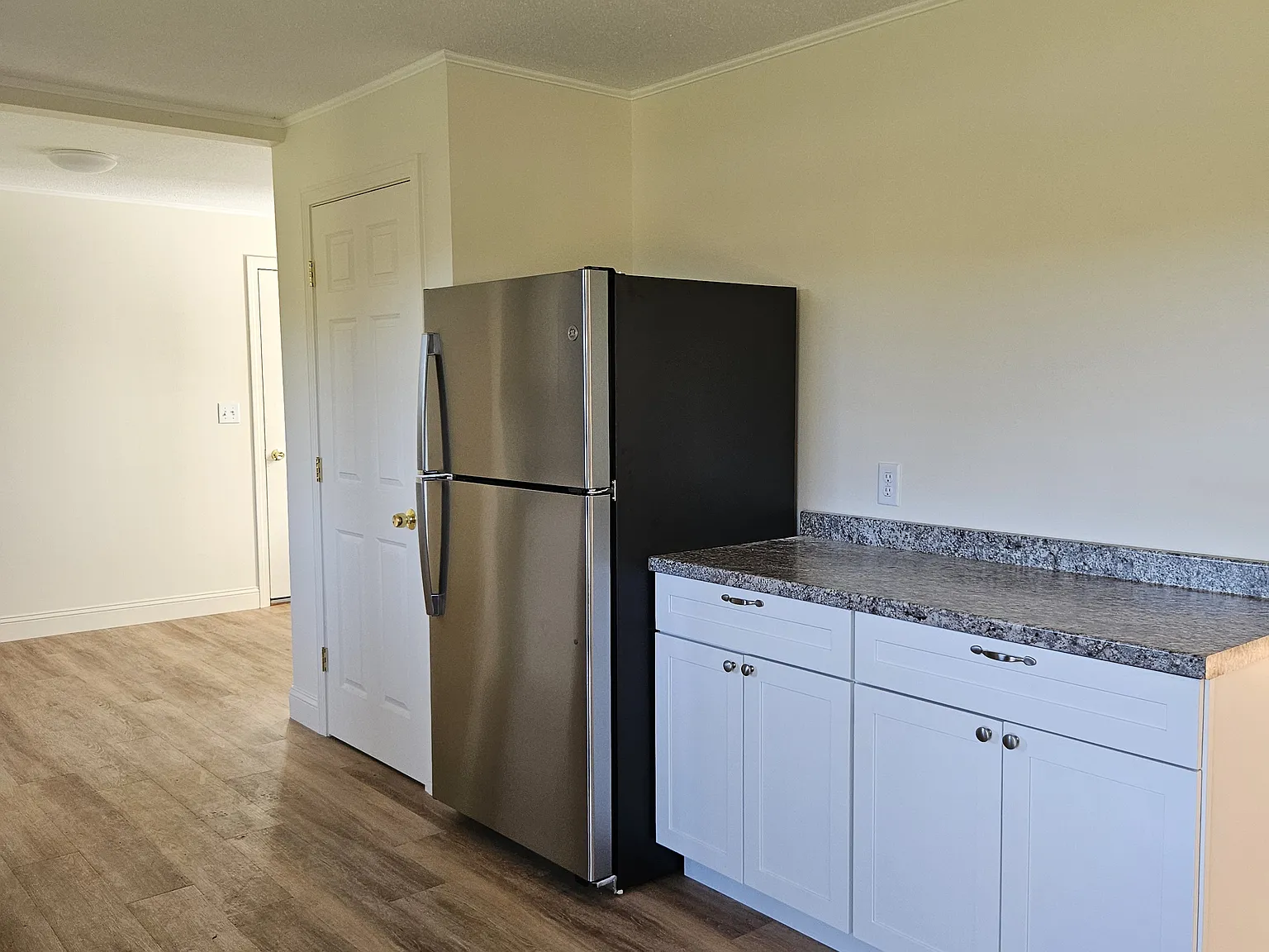 2 bed, 1000 sqft, $2,000 — Photo 3