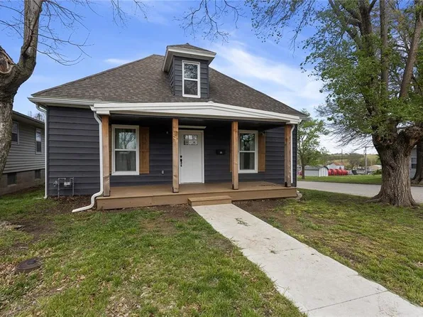 10 W Broadway St, Higginsville, MO 64037