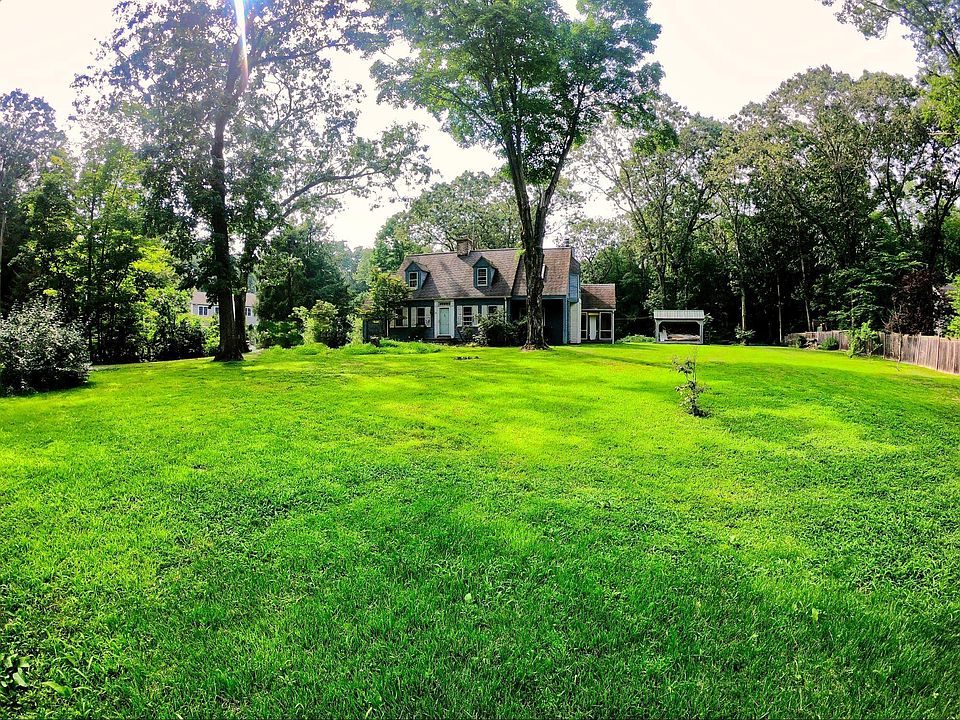 Spacious front yard
