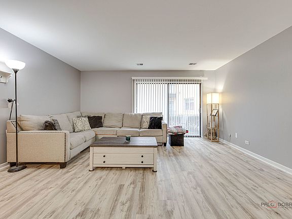 4th image of 4925 W 109th St APT 101