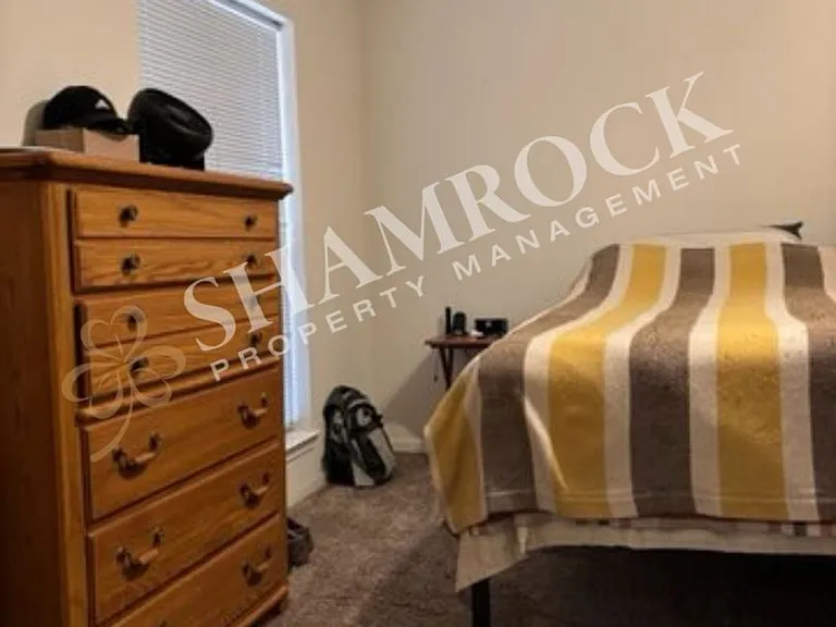 606 Park Ln — Photo 5