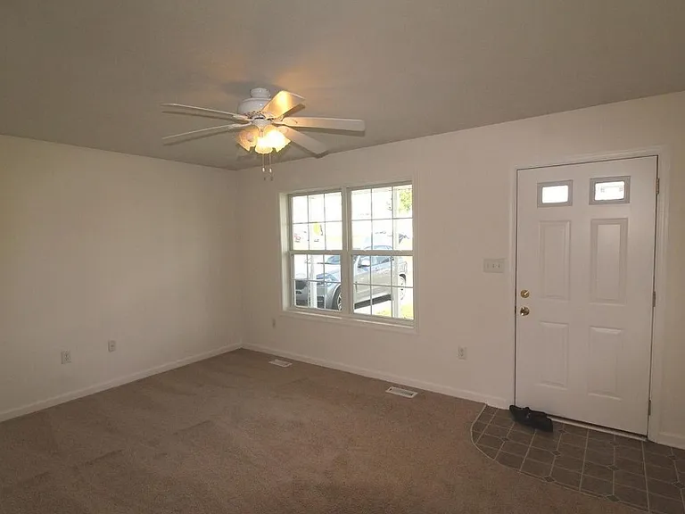 135 Escalade Ln — Photo 3