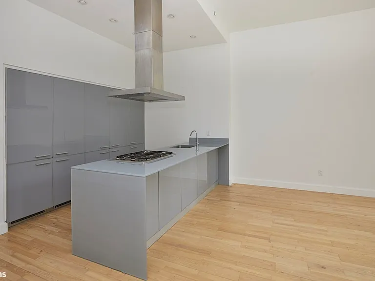 420 W 25th St #2D — Photo 3