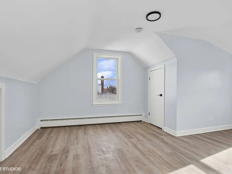 1001 Oakton St — Photo 4