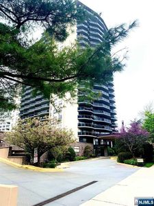 2077 Center Ave APT 14G, Fort Lee, NJ, 07024