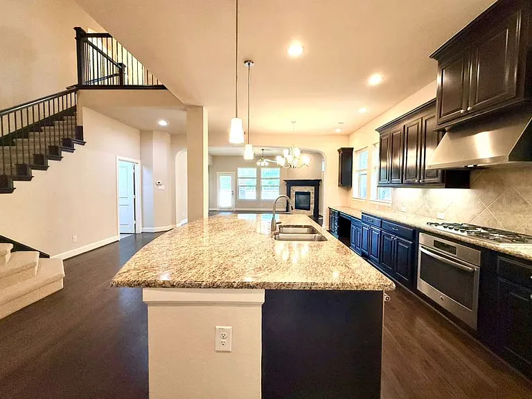 6704 Castillo St — Photo 12