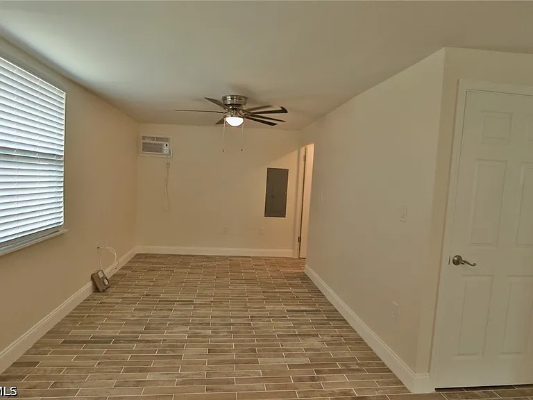 11 California Rd — Photo 15