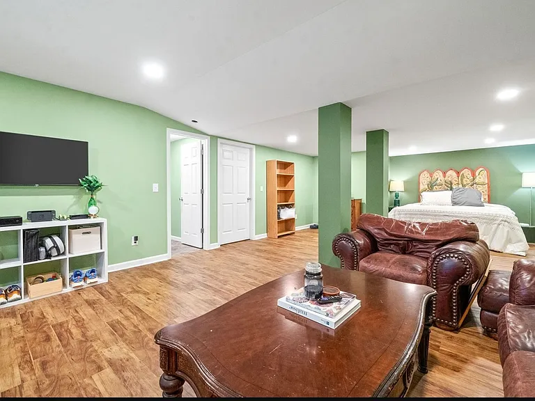 2200 Fairfax Dr — Photo 29