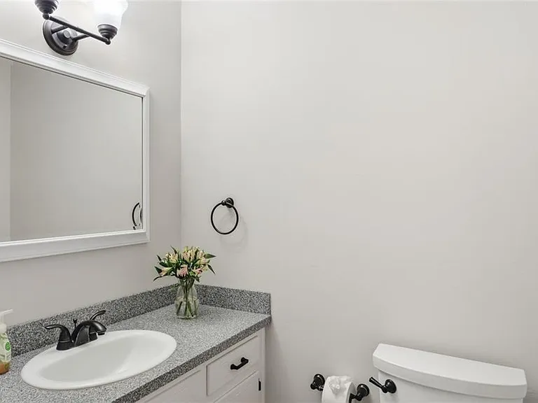 435 Stonebridge Dr — Photo 8