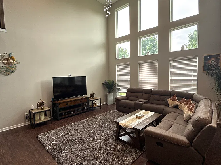 9398 Dewitt Dr — Photo 8