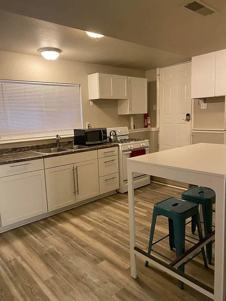 1 bed, 1200 sqft, $655 — Photo 3