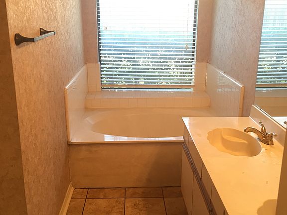 Walk in Shower & Sep. Tub