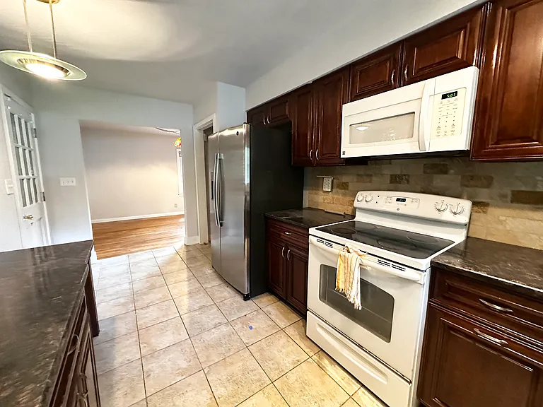 538 N Superior Ave — Photo 21