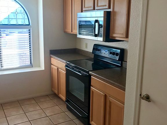 5th image of 8840 W Willowbrook Dr