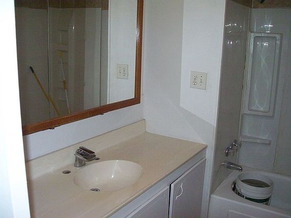 4th image of 7 Coolidge Dr