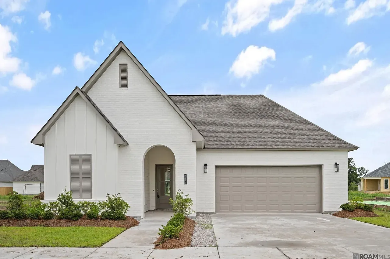 3 bed, 2.5 bath, 2227 sqft, $3,900 — Photo 3