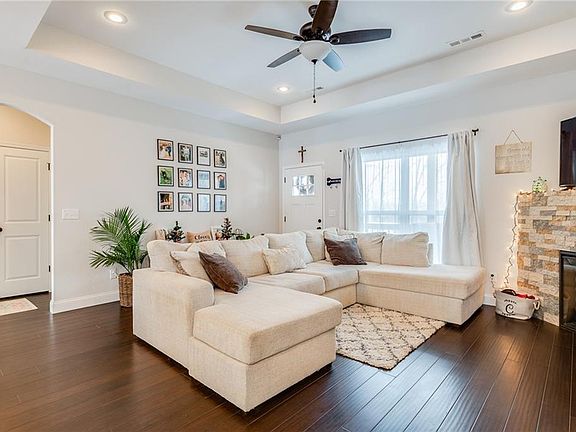 5th image of 13 Dunvegan Dr