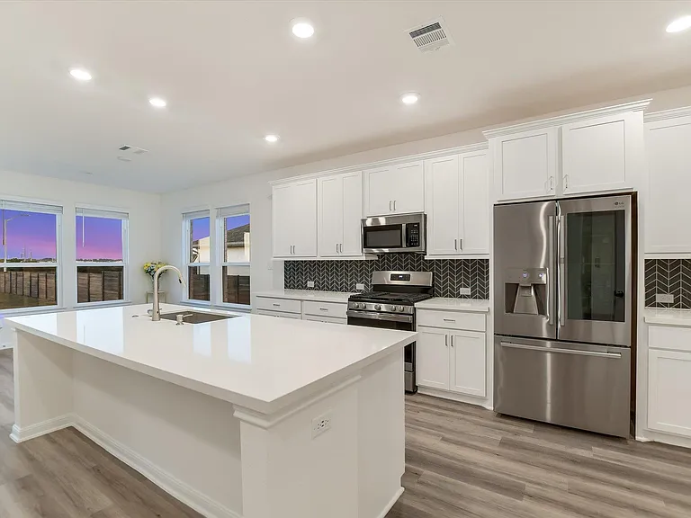 737 Leeward Pass — Photo 17