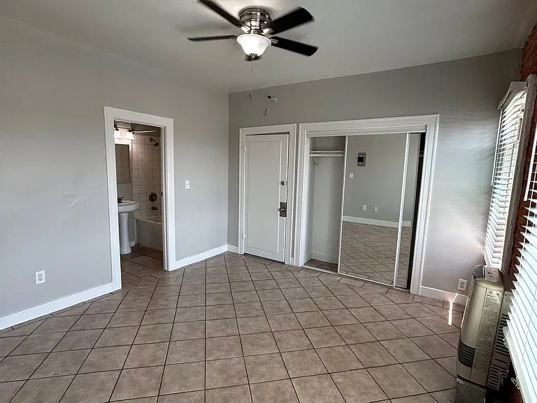 257 S Kenmore Ave #103 — Photo 14