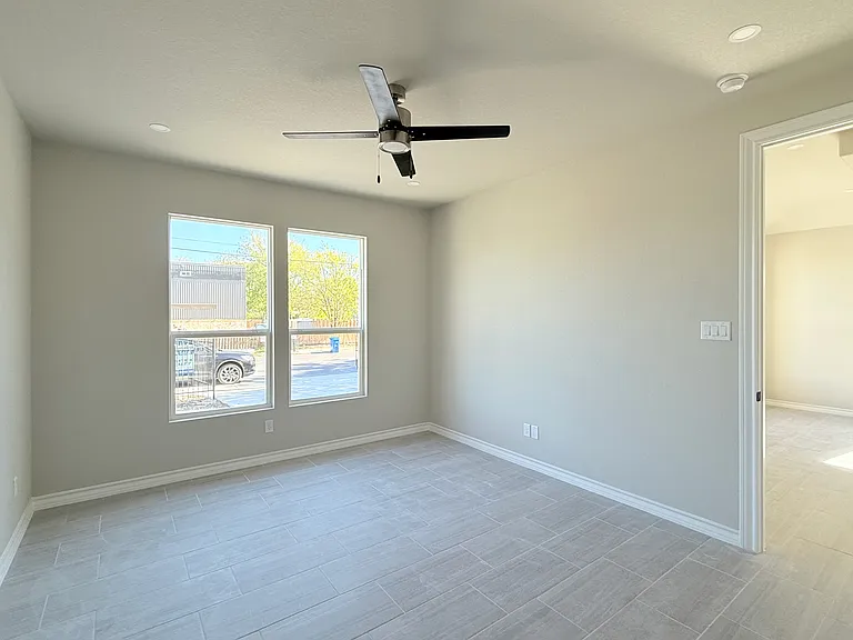 411 Moselle Ave — Photo 20