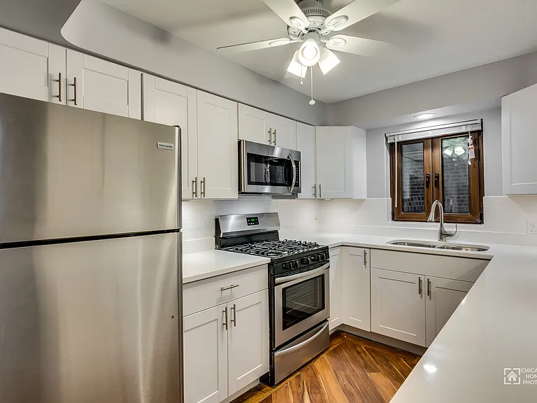 2645 W Carmen Ave — Photo 1