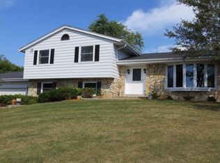 W271N4780 Greenhill Ct, Pewaukee, WI 53072