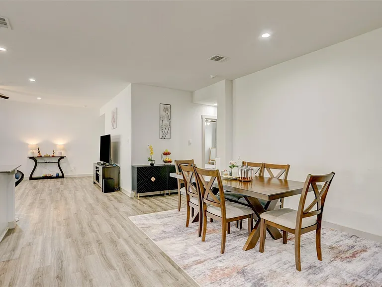 7926 Murciana Dr — Photo 6