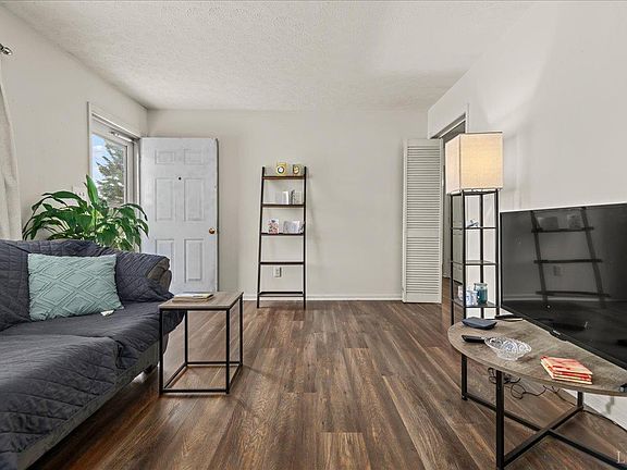 2nd image of 134 Hunt Club Dr