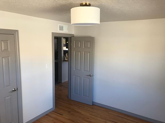4th image of 1208 Coal Ave SE