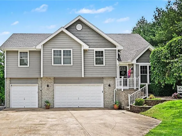 15215 Terra Pulchra Dr, Smithville, MO 64089