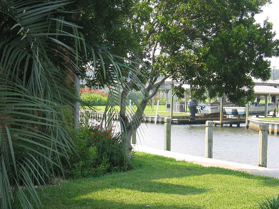 Canalfront!