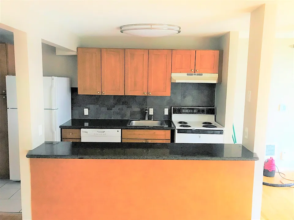 1226 Taylor Ave N #7