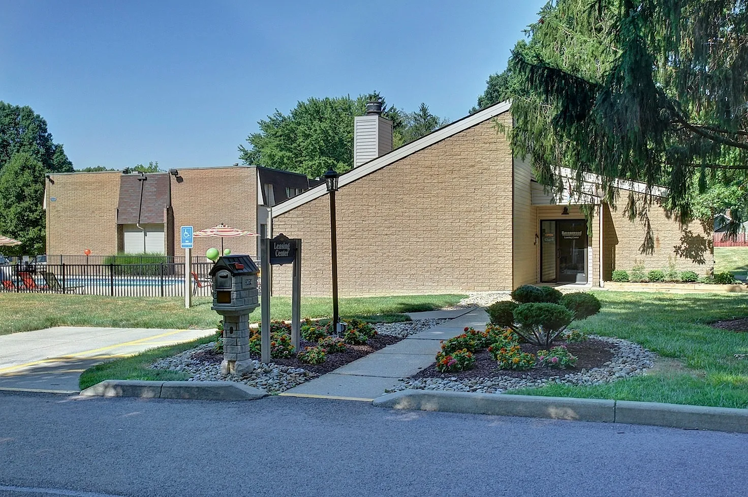 Ravenswood — Photo 1