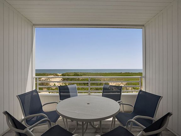 2nd image of 2148 Montauk Hwy