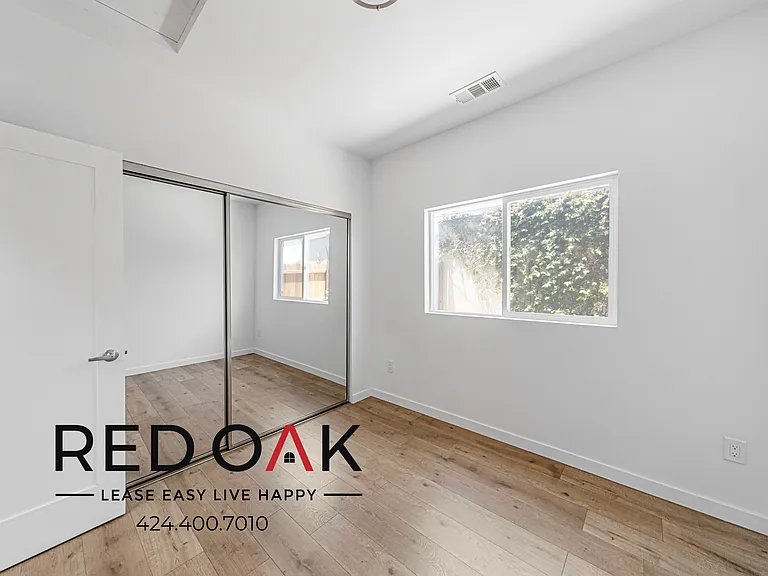 11028 Califa St — Photo 19