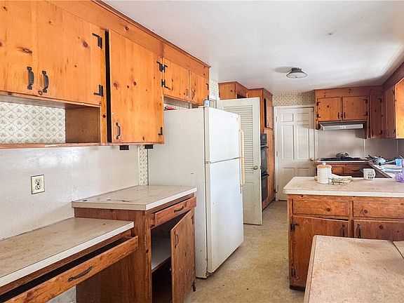 3rd image of 141 Ledgerock Ln