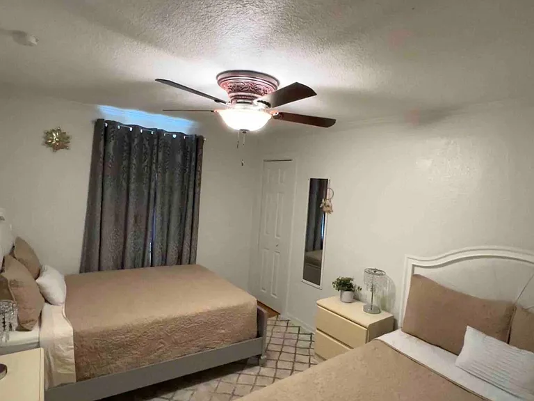 1206 Sunset Point Rd — Photo 1