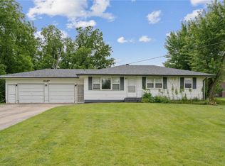 3327 Ellis Rd NW, Cedar Rapids, IA 52405