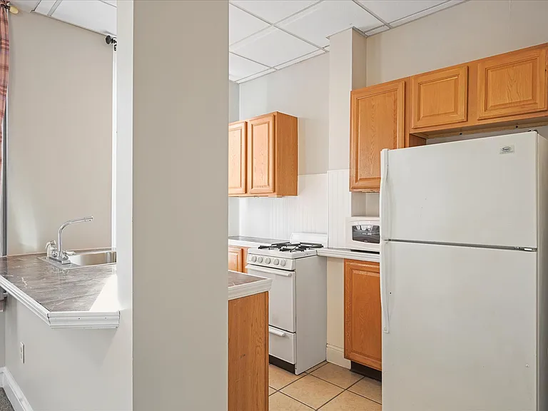 523 W Chestnut St #4 — Photo 5