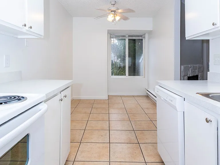 3721 S 152nd St — Photo 16
