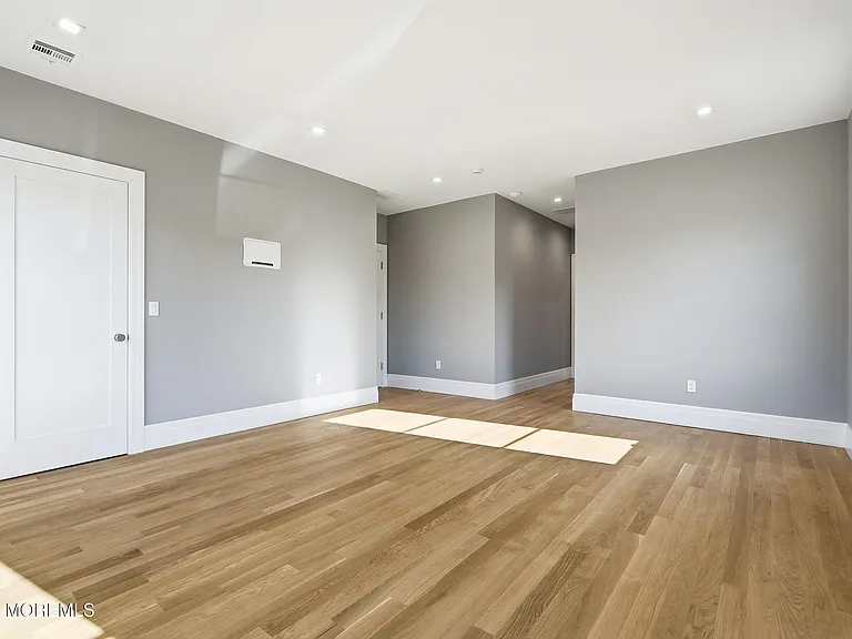 84 Cooper Ave — Photo 41