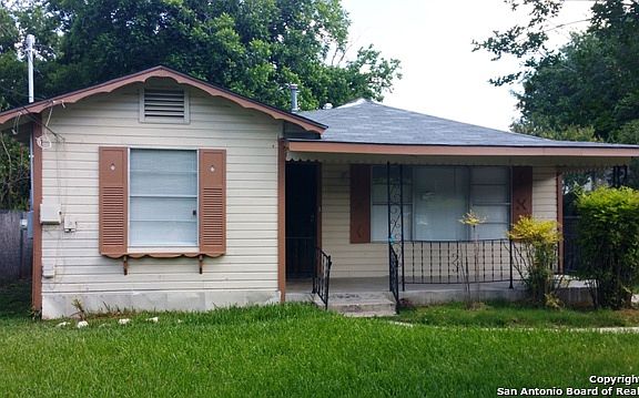 3rd image of 523 Drury Ln