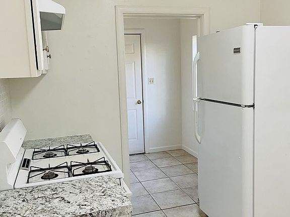 3rd image of 3915 San Carlos Way
