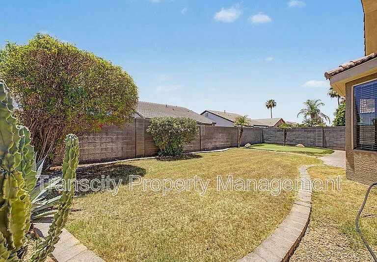 1369 W Enfield Way — Photo 18