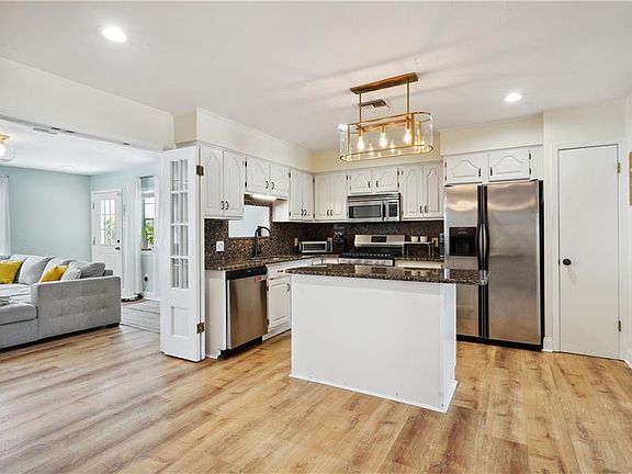 5th image of 1304 Christopher Ct