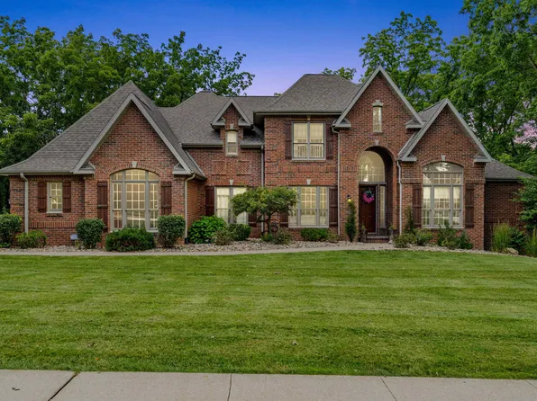 1041 Shady Oaks Dr, Dubuque, IA 52003