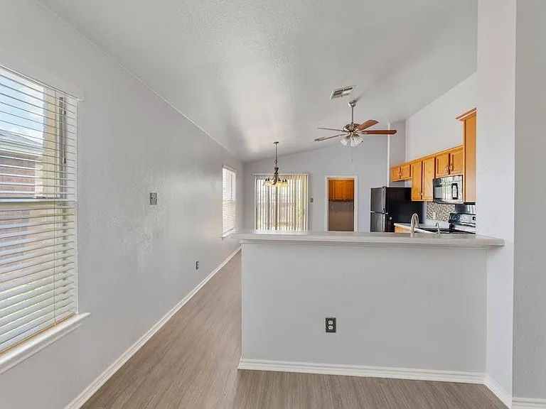 12816 Dwight Eisenhower St — Photo 9